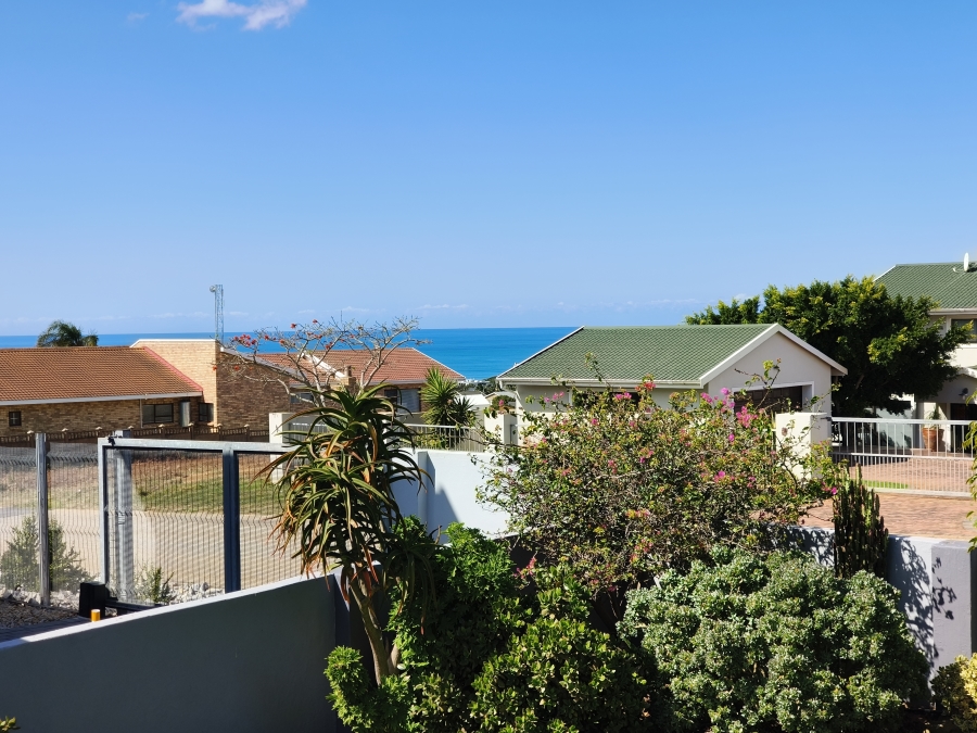 3 Bedroom Property for Sale in Wavecrest Eastern Cape